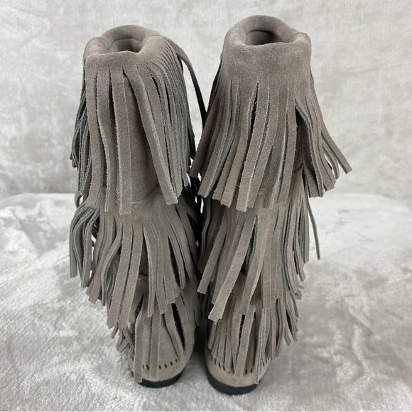 Minnetonka Women's 3-Layer Fringe Boots Size 7 Gray Suede Leather - Picture 6 of 9